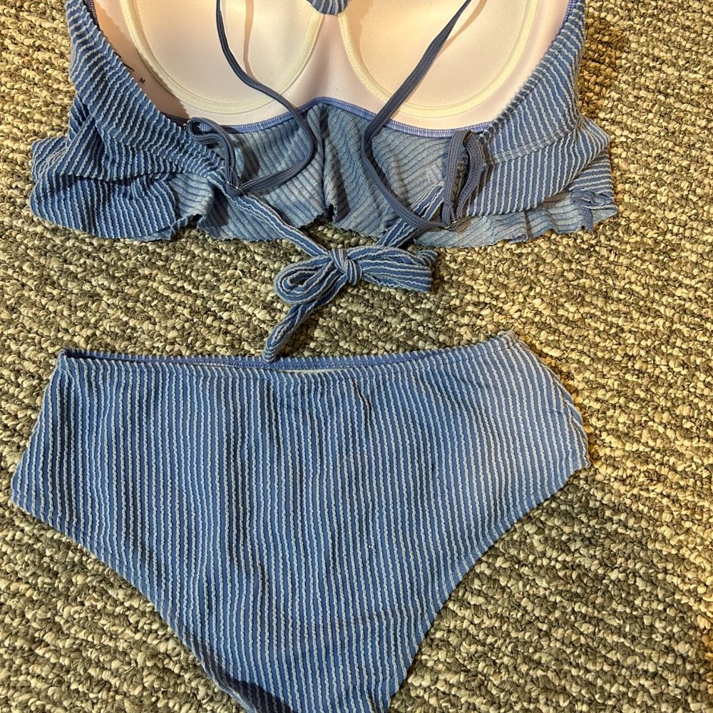 bathing suit - Picture 3 of 5